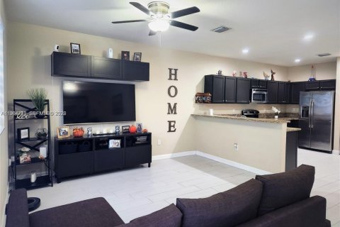 Снять в аренду таунхаус в Майами, Флорида 4 спальни, 163.79м2, № 2050836 - фото 10