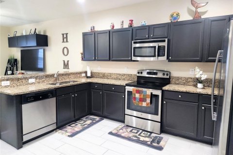 Снять в аренду таунхаус в Майами, Флорида 4 спальни, 163.79м2, № 2050836 - фото 4