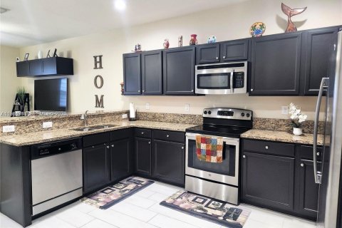 Снять в аренду таунхаус в Майами, Флорида 4 спальни, 163.79м2, № 2050836 - фото 6