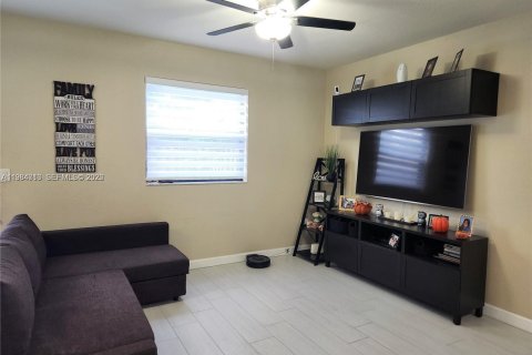 Снять в аренду таунхаус в Майами, Флорида 4 спальни, 163.79м2, № 2050836 - фото 8