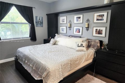 Снять в аренду таунхаус в Майами, Флорида 4 спальни, 163.79м2, № 2050836 - фото 15