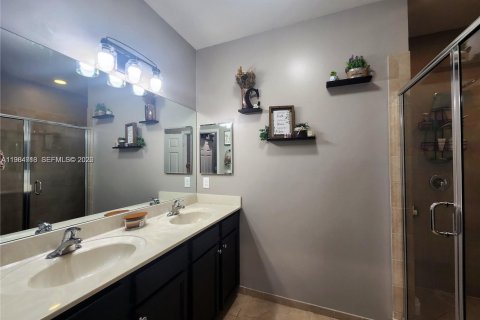 Снять в аренду таунхаус в Майами, Флорида 4 спальни, 163.79м2, № 2050836 - фото 18