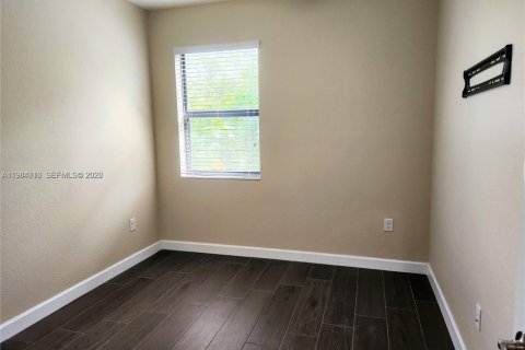 Снять в аренду таунхаус в Майами, Флорида 4 спальни, 163.79м2, № 2050836 - фото 19