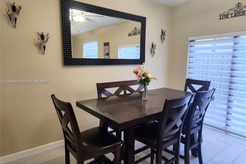 Снять в аренду таунхаус в Майами, Флорида 4 спальни, 163.79м2, № 2050836 - фото 11