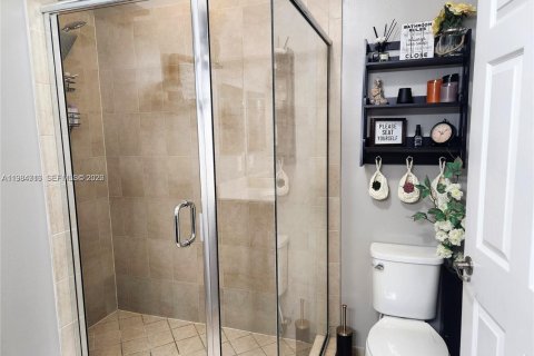 Снять в аренду таунхаус в Майами, Флорида 4 спальни, 163.79м2, № 2050836 - фото 17