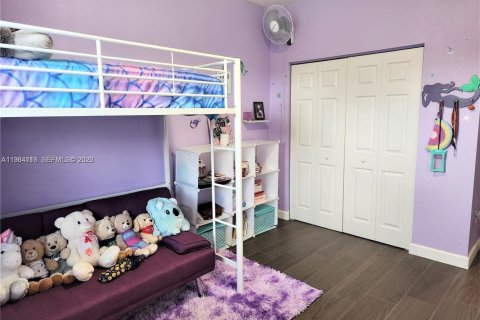 Снять в аренду таунхаус в Майами, Флорида 4 спальни, 163.79м2, № 2050836 - фото 25