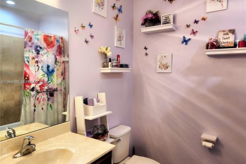 Снять в аренду таунхаус в Майами, Флорида 4 спальни, 163.79м2, № 2050836 - фото 21