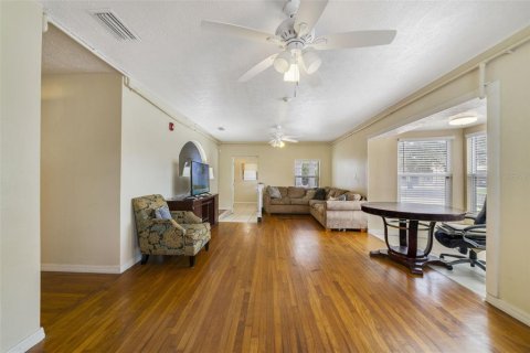 Propiedad comercial en alquiler en Rockledge, Florida, 459.87 m2 № 1808474 - foto 8
