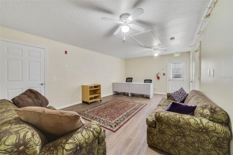 Propiedad comercial en alquiler en Rockledge, Florida, 459.87 m2 № 1808474 - foto 12