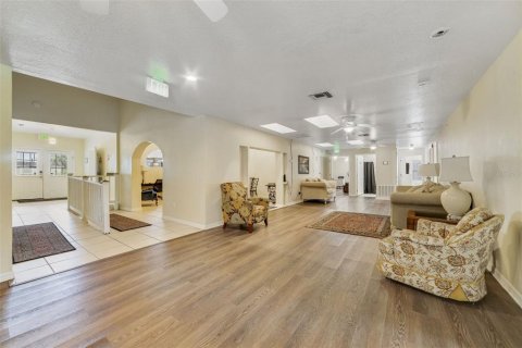 Propiedad comercial en alquiler en Rockledge, Florida, 459.87 m2 № 1808474 - foto 9
