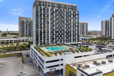 Condo in Doral, Florida, 1 bedroom  № 1939792 - photo 2