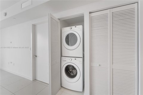 Condo in Doral, Florida, 1 bedroom  № 1939792 - photo 18