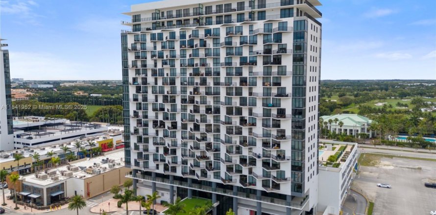 Condo in Doral, Florida, 1 bedroom № 1939792