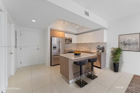 Condo in Doral, Florida, 1 bedroom  № 1939792 - photo 6