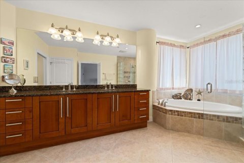 Condo in Daytona Beach, Florida, 3 bedrooms  № 1690862 - photo 16