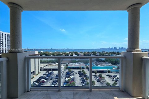 Купить кондоминиум в Норт-Бей-Виллидж, Флорида 2 спальни, 91.42м2, № 1960576 - фото 1