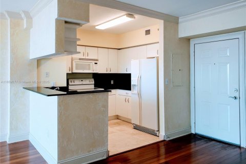 Купить кондоминиум в Норт-Бей-Виллидж, Флорида 2 спальни, 91.42м2, № 1960576 - фото 14