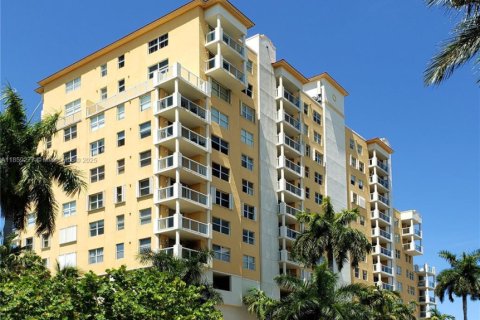 Купить кондоминиум в Норт-Бей-Виллидж, Флорида 2 спальни, 91.42м2, № 1960576 - фото 4