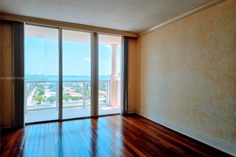 Купить кондоминиум в Норт-Бей-Виллидж, Флорида 2 спальни, 91.42м2, № 1960576 - фото 11