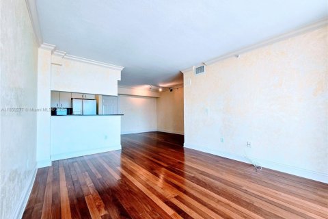 Купить кондоминиум в Норт-Бей-Виллидж, Флорида 2 спальни, 91.42м2, № 1960576 - фото 9