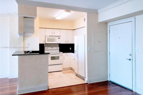 Купить кондоминиум в Норт-Бей-Виллидж, Флорида 2 спальни, 91.42м2, № 1960576 - фото 13