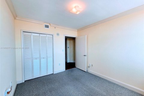 Купить кондоминиум в Норт-Бей-Виллидж, Флорида 2 спальни, 91.42м2, № 1960576 - фото 20