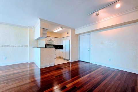 Купить кондоминиум в Норт-Бей-Виллидж, Флорида 2 спальни, 91.42м2, № 1960576 - фото 10