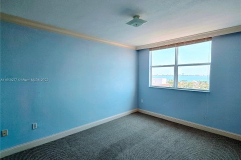 Купить кондоминиум в Норт-Бей-Виллидж, Флорида 2 спальни, 91.42м2, № 1960576 - фото 17