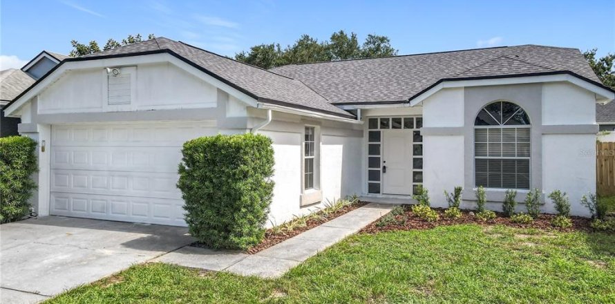 House in Lake Mary, Florida 3 bedrooms, 143.26 sq.m. № 1856757