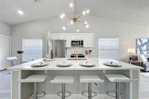 House in Lake Mary, Florida 3 bedrooms, 143.26 sq.m. № 1856757 - photo 3