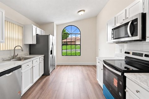 Villa ou maison à vendre à Apopka, Floride: 4 chambres, 148.74 m2 № 2351454 - photo 12