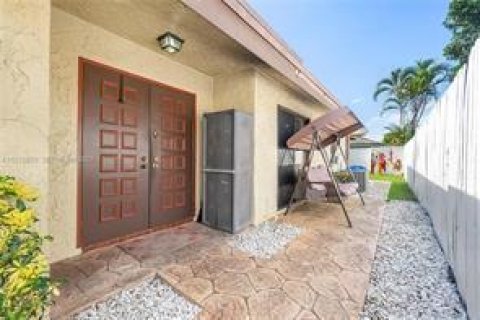 Casa en North Lauderdale, Florida 3 dormitorios, 117.43 m2 № 2276121