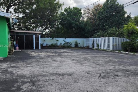 Commercial property in Hollywood, Florida № 1944410 - photo 3
