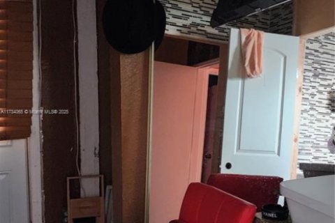 Commercial property in Hollywood, Florida № 1944410 - photo 23