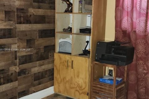 Commercial property in Hollywood, Florida № 1944410 - photo 27