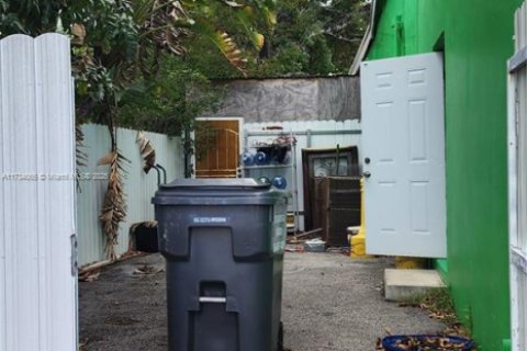 Commercial property in Hollywood, Florida № 1944410 - photo 9