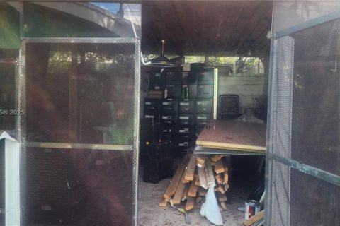 Commercial property in Hollywood, Florida № 1944410 - photo 11