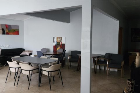 Commercial property in Hollywood, Florida № 1944410 - photo 19