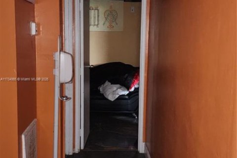 Commercial property in Hollywood, Florida № 1944410 - photo 29