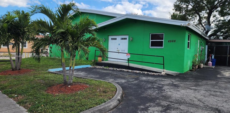 Commercial property in Hollywood, Florida № 1944410