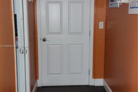 Commercial property in Hollywood, Florida № 1944410 - photo 30