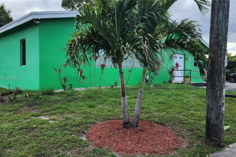 Commercial property in Hollywood, Florida № 1944410 - photo 5