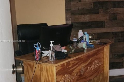 Commercial property in Hollywood, Florida № 1944410 - photo 26