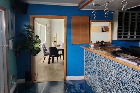 Commercial property in Hollywood, Florida № 1944410 - photo 17