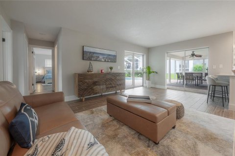 House in Apollo Beach, Florida 3 bedrooms, 166.76 sq.m. № 2114059 - photo 18