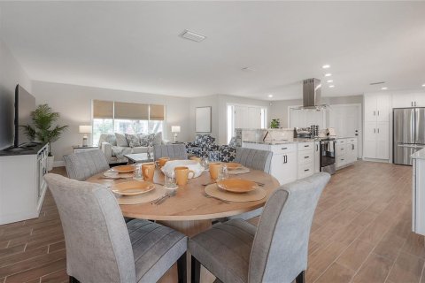 House in Apollo Beach, Florida 3 bedrooms, 166.76 sq.m. № 2114059 - photo 6
