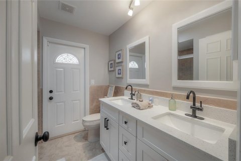 House in Apollo Beach, Florida 3 bedrooms, 166.76 sq.m. № 2114059 - photo 23