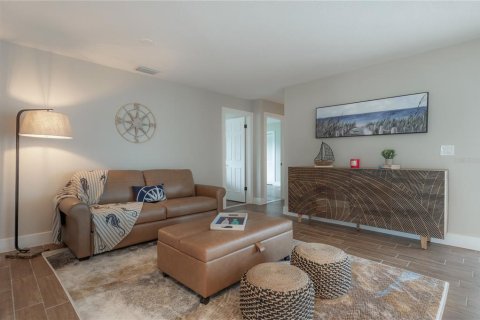 House in Apollo Beach, Florida 3 bedrooms, 166.76 sq.m. № 2114059 - photo 17