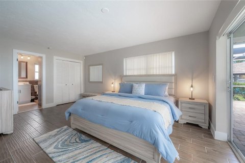 House in Apollo Beach, Florida 3 bedrooms, 166.76 sq.m. № 2114059 - photo 26