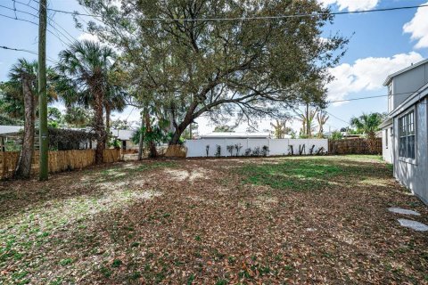 House in Tampa, Florida 4 bedrooms, 153.94 sq.m. № 2093414 - photo 12